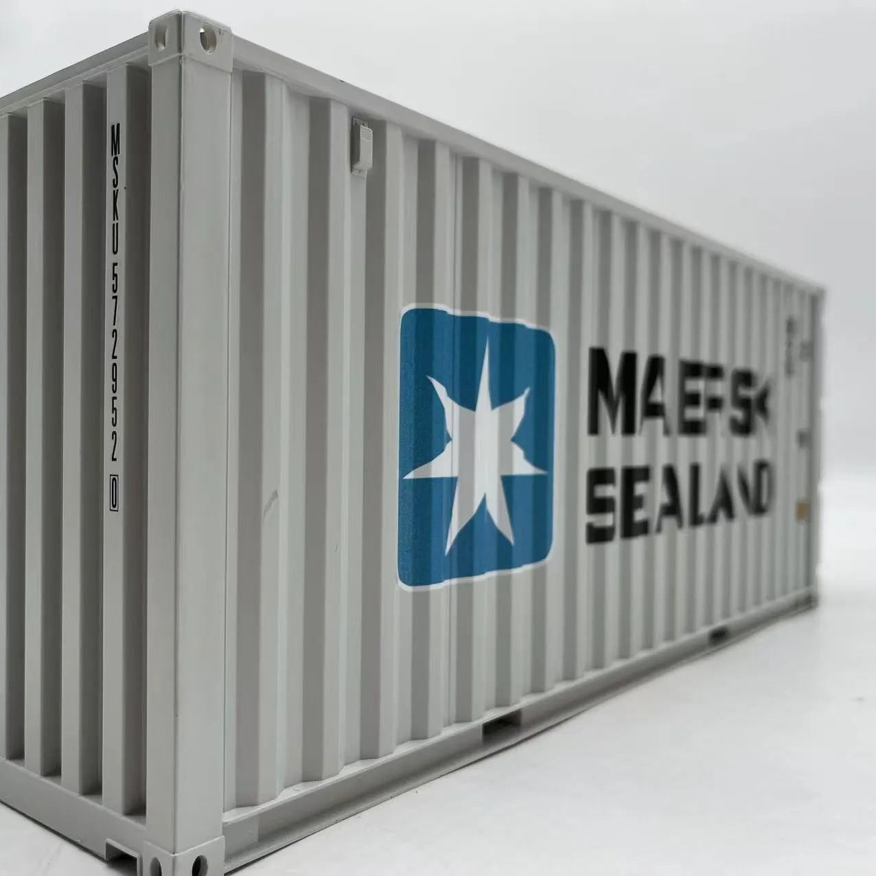 1:20 20-Foot Logistics Cargo Shipping Container