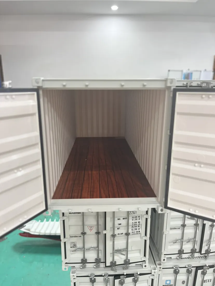 1:20 20-Foot Logistics Cargo Shipping Container