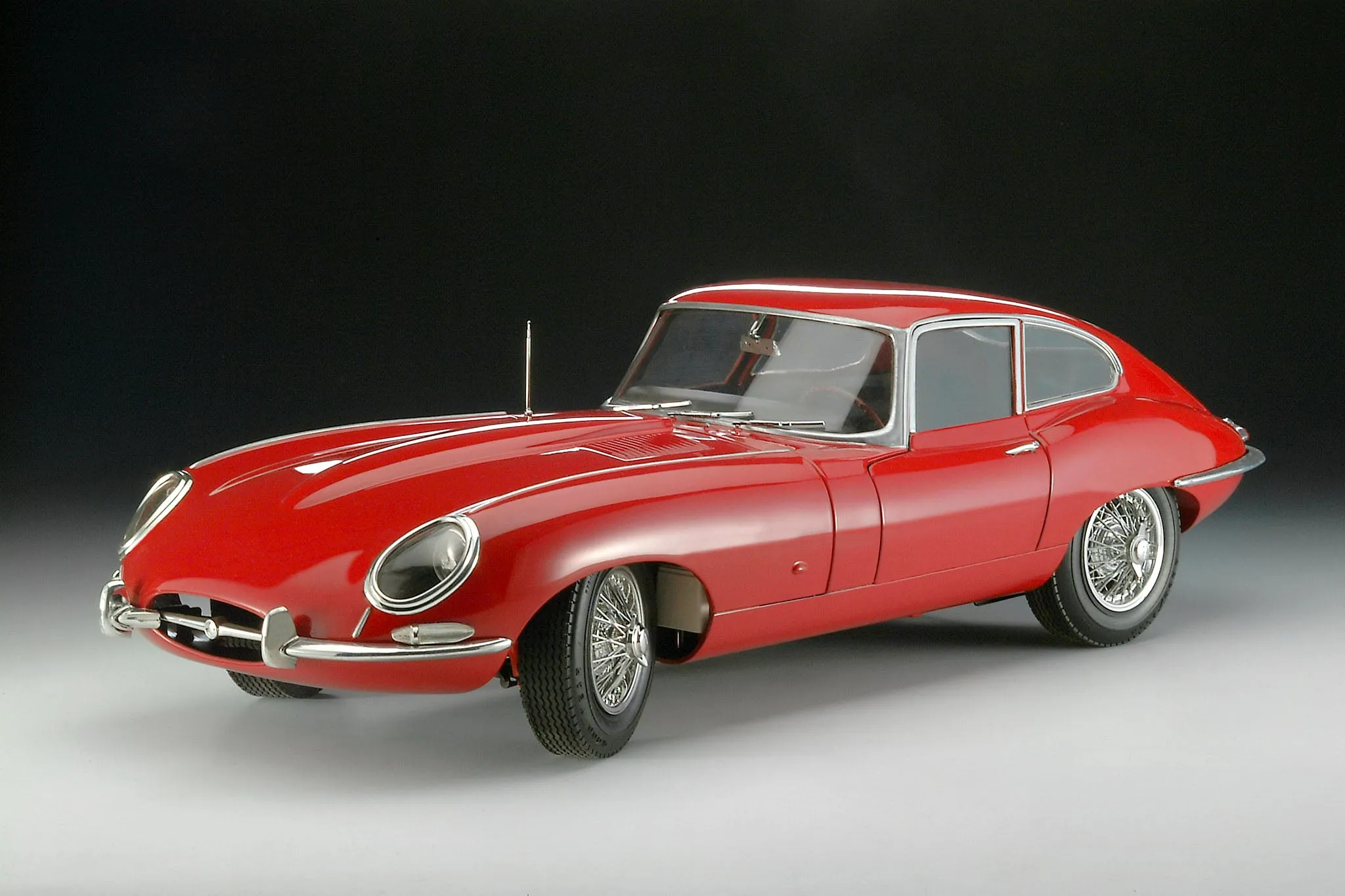 1/8 Revell Monogram Jaguar E-Type Sports Car 7717 (New Release!)